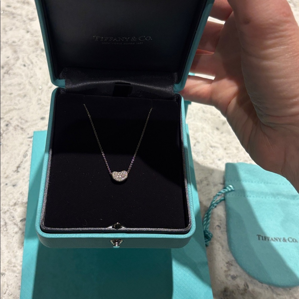 Tiffany & Co. Elsa Peretti®
Bean® design Pendant in Platinum with Diamonds, 9 mm - Picture 5 of 6